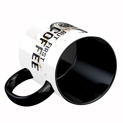Tasse mit Spruch: But first coffee